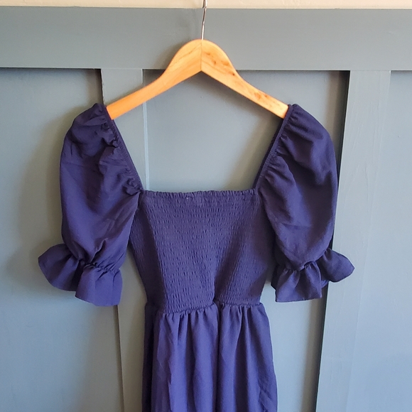 Altar'd State blakesley puff sleeve smocked midi dress in navy - Picture 6 of 9